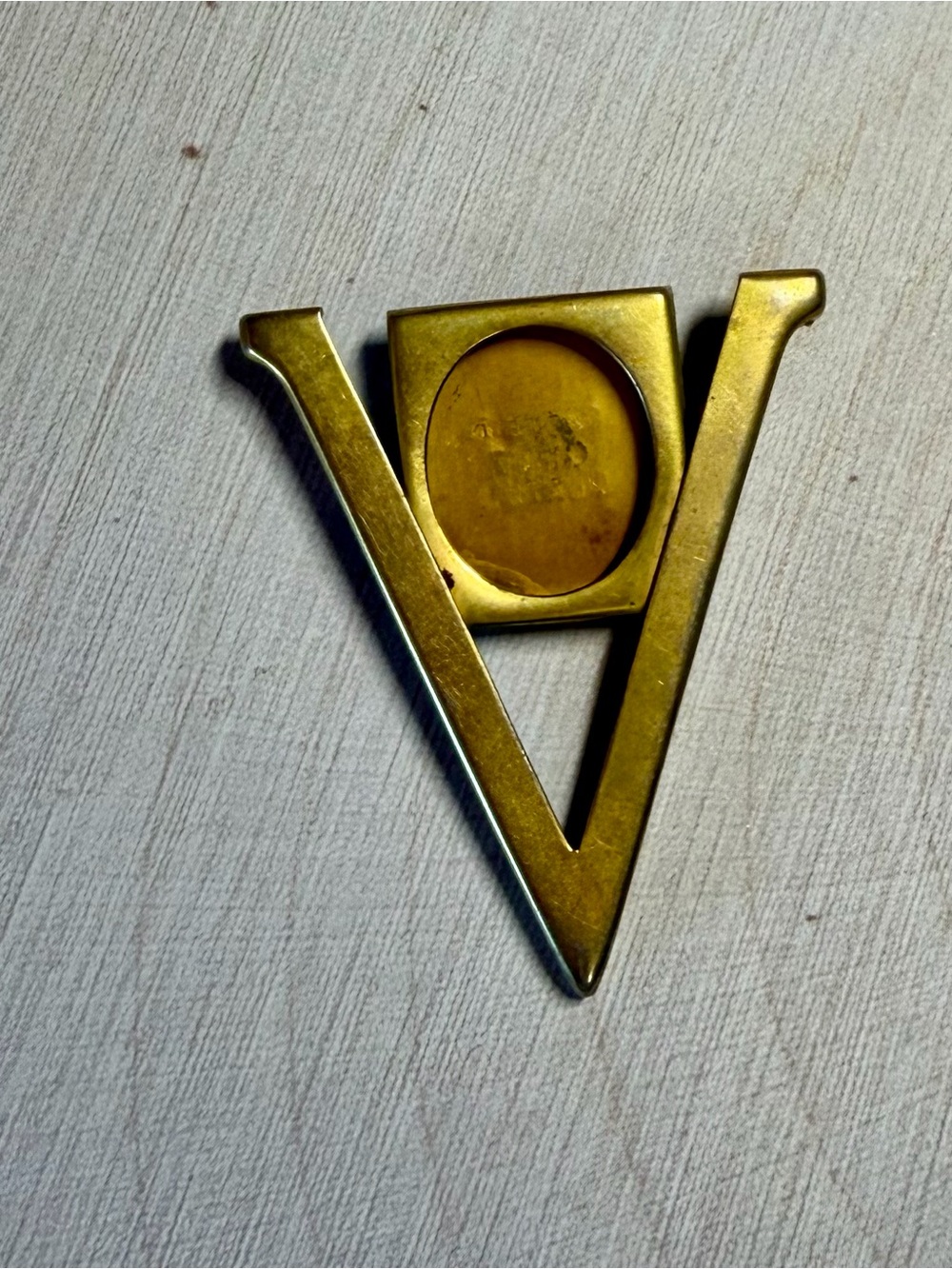 Gold plated V for Victory Commemorative Brooch